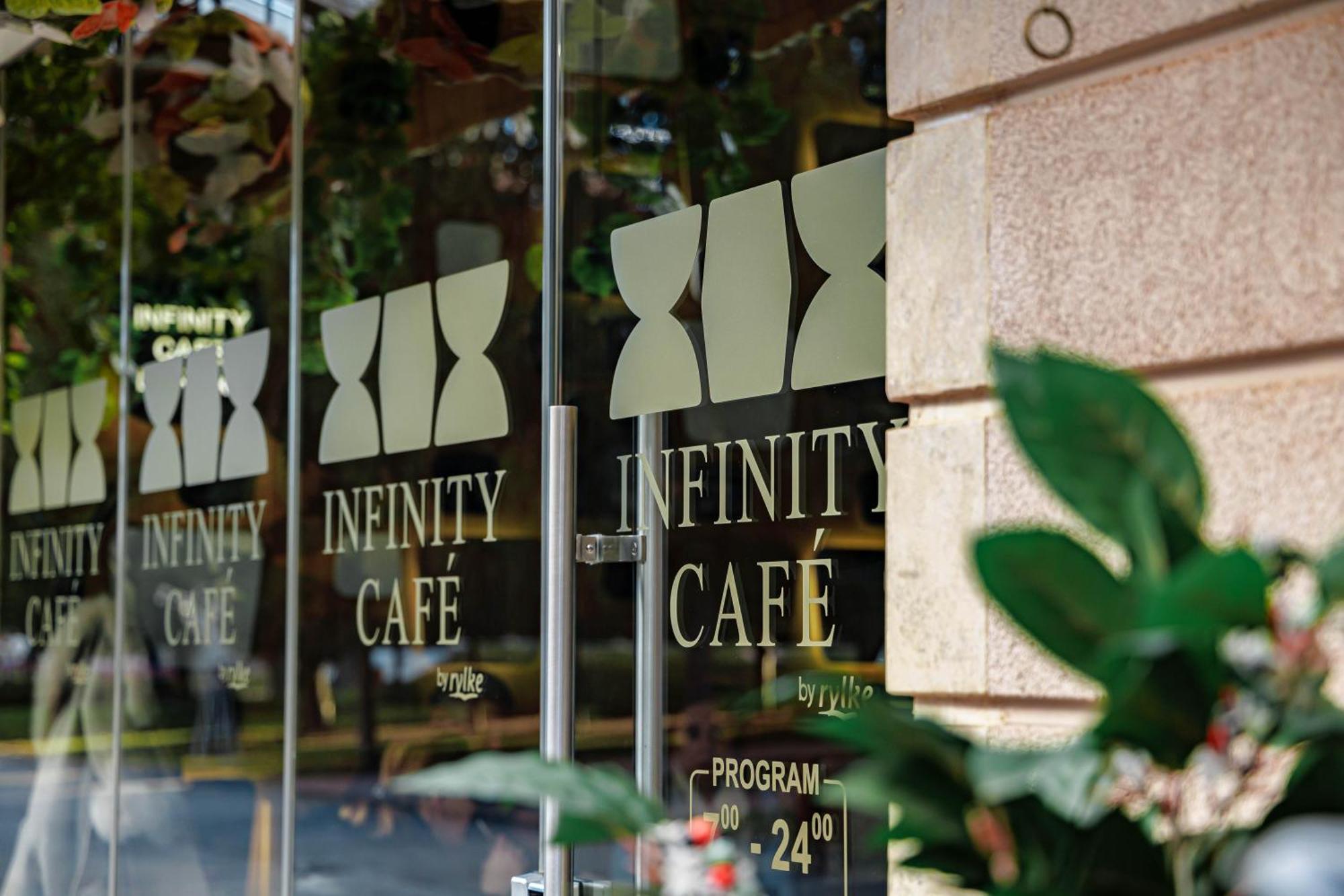 Pensiunea Infinity Târgu Jiu Exterior foto